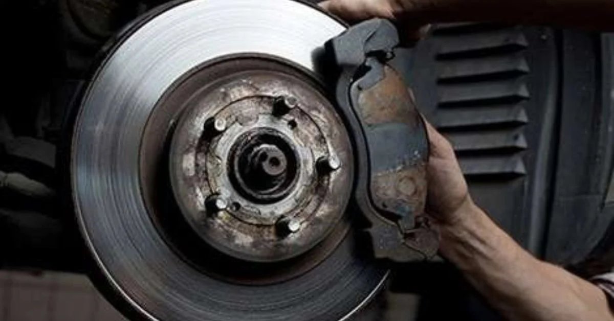 Kiểm tra má phanh sau 50.000 - 80.000 km