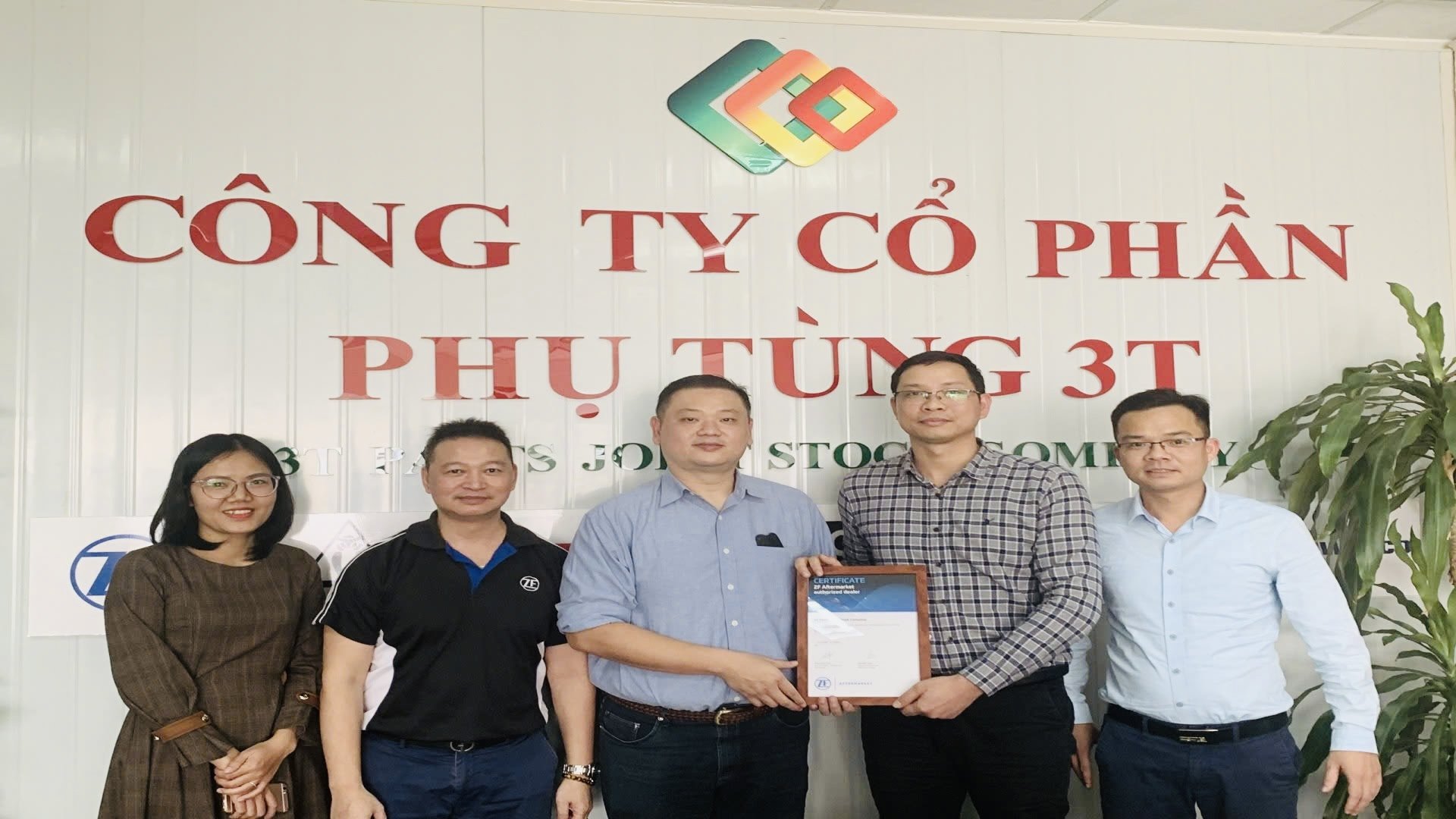 Mua phụ tùng chính hãng ở đâu uy tín?